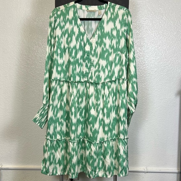 AnyBody Regular Printed Knee Length Dress with Smocked Sleeves Size S - Picture 2 of 8